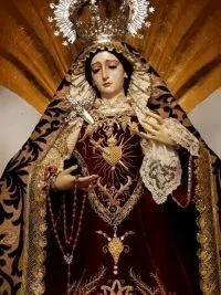 Vestimenta de Nuestra Señora del Amor y del Trabajo