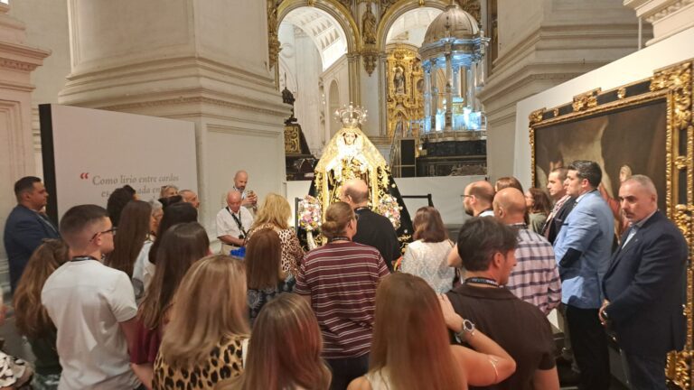 La Hermandad acompaña a la Virgen en el primer sábado de octubre